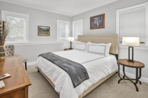 Twin Sisters Suite - 2 Bedroom, Kitchenette, Hot Tub!